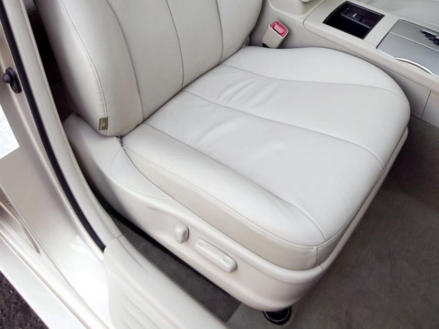 Детали интерьера Toyota Camry Hybrid 2006 года  (NA) (фото 3 из 62)